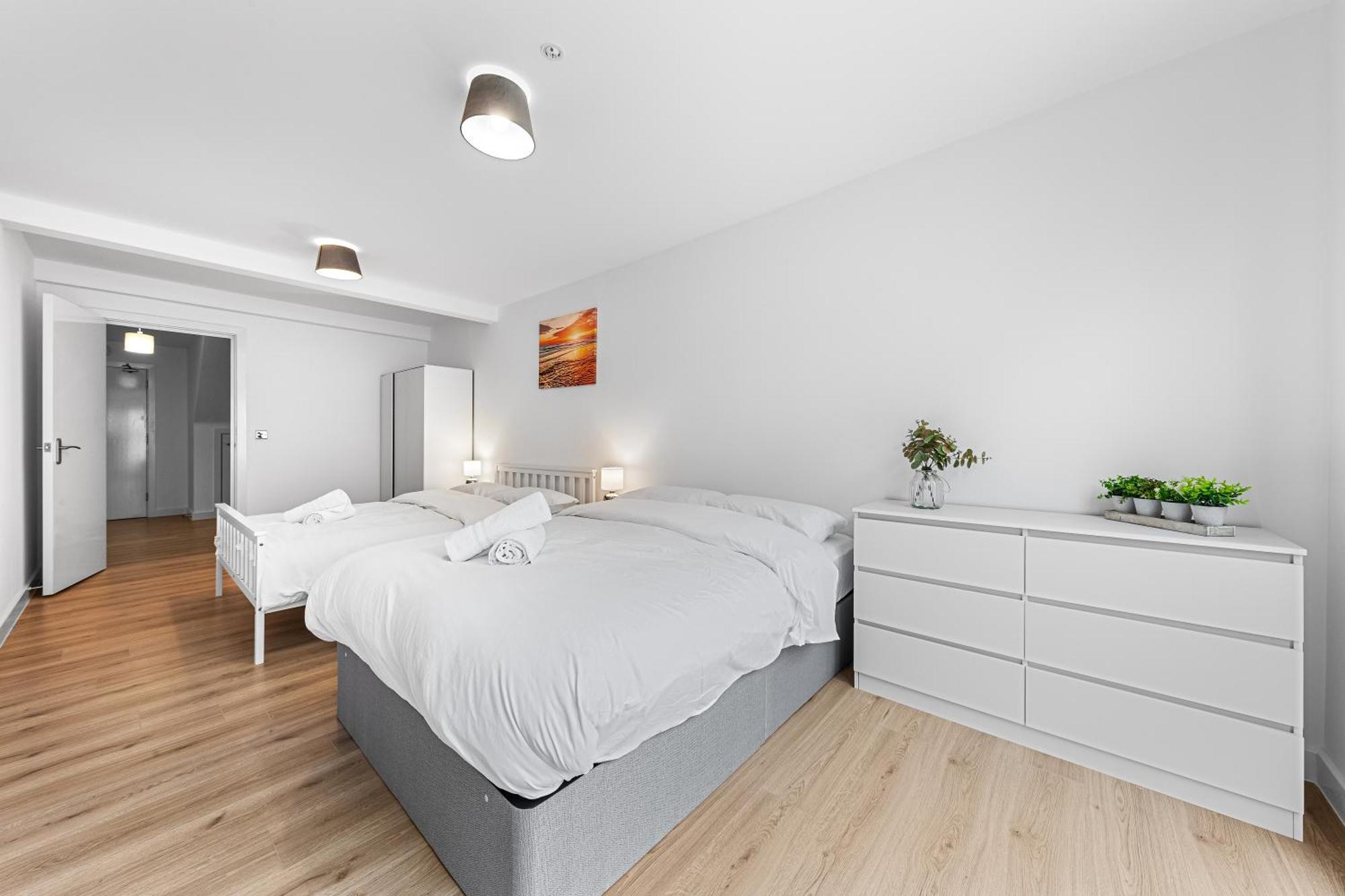 Spacious Sleep 14 1 Min From Tooting Station Mr3 *