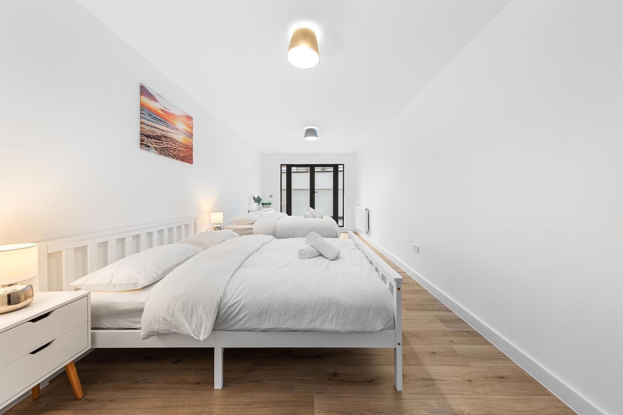 Spacious Sleep 14 1 Min From Tooting Station Mr3 * Londra