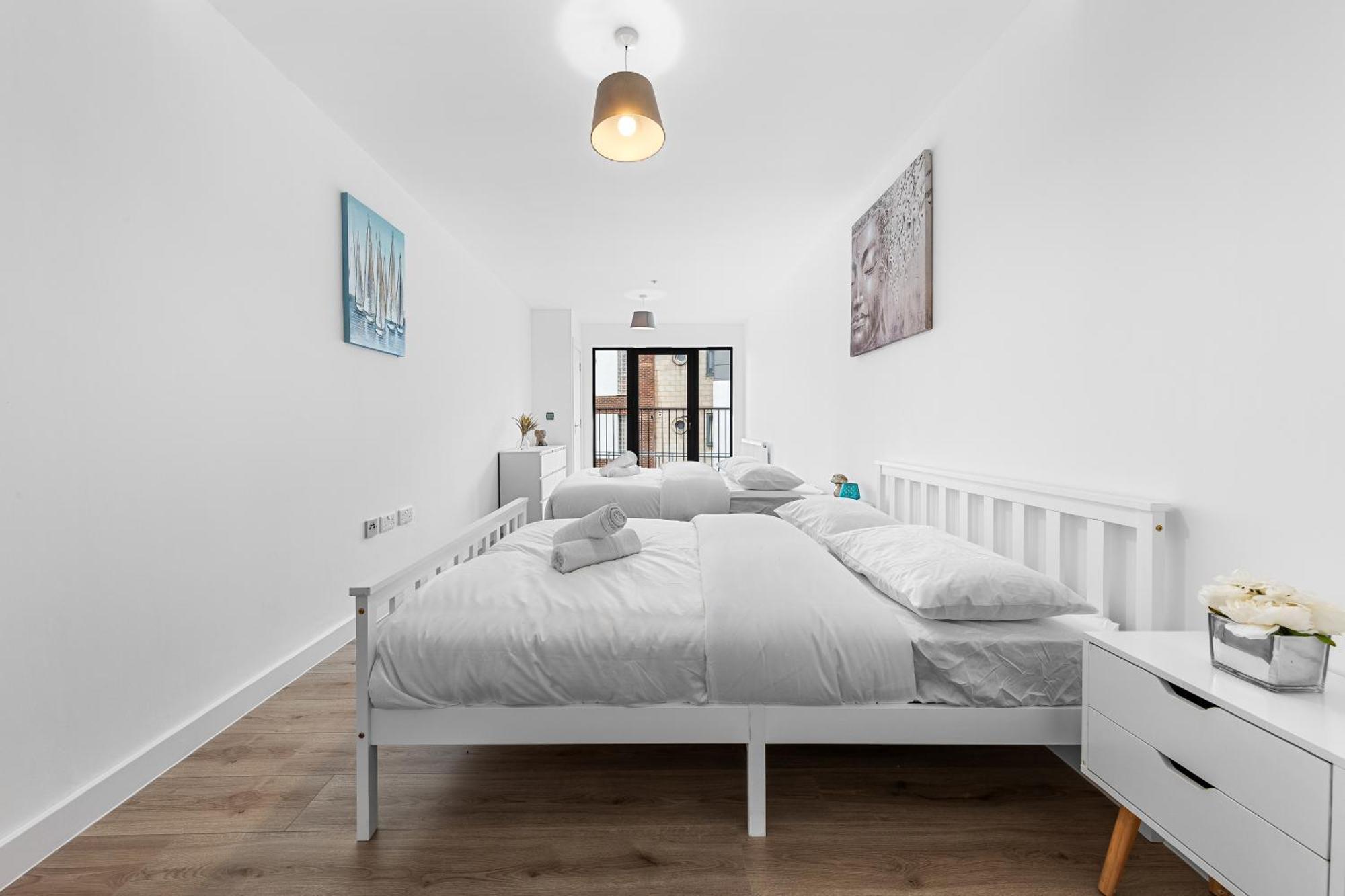 Spacious Sleep 14 1 Min From Tooting Station Mr3 * Londra