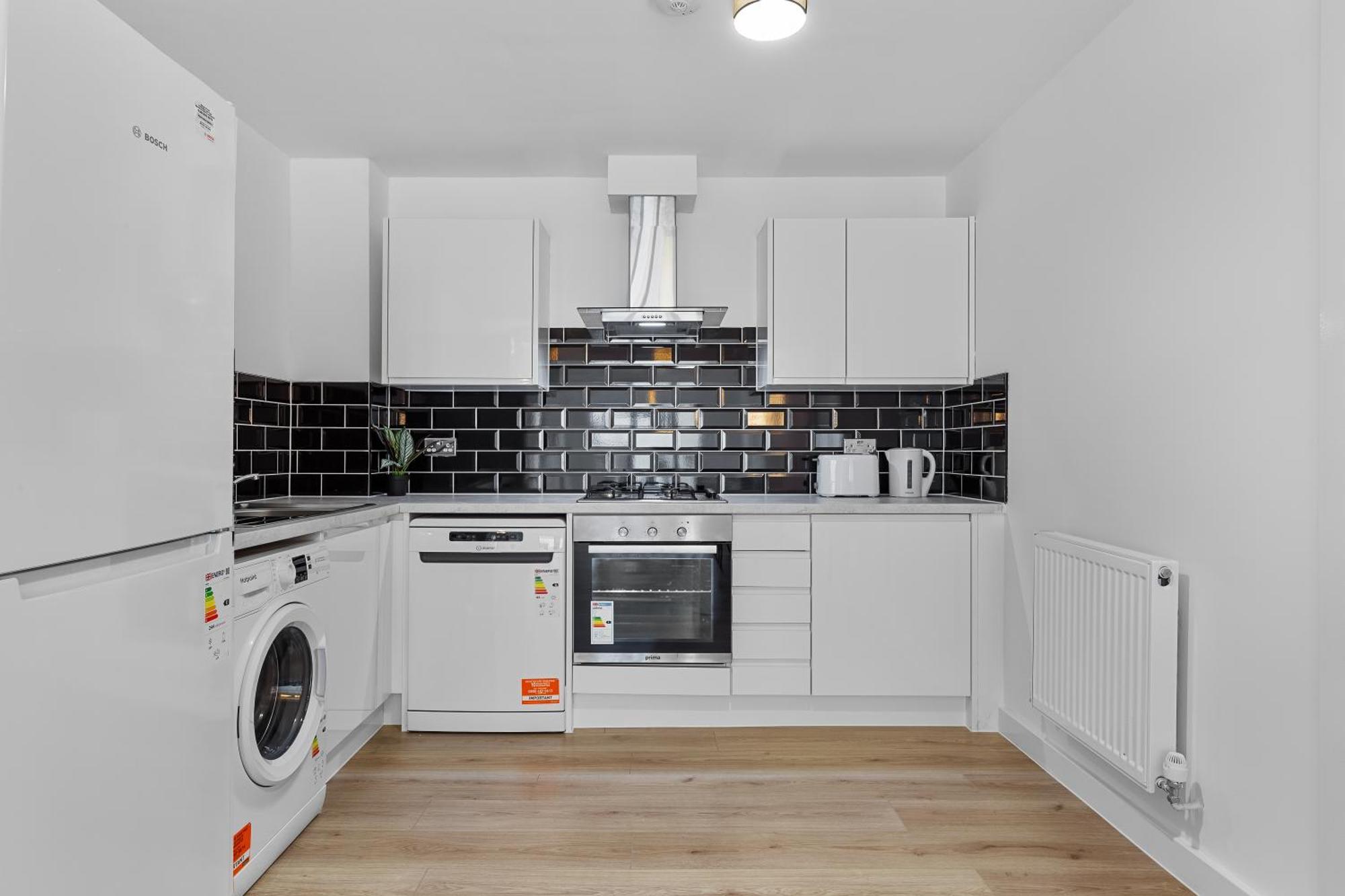 Spacious Sleep 14 1 Min From Tooting Station Mr3 *